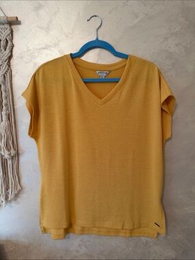 Orvis Women's Mustard Yellow V-Neck Short Sleeve Top S